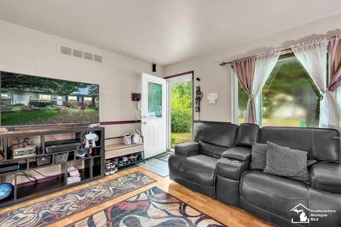 28429 Greenview St, Romulus, MI 48174 photo 8