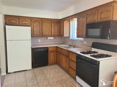 1215 Mapleway, Temperance, MI 48182 photo 9