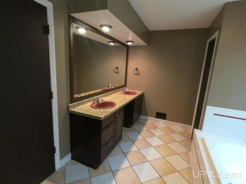 w4024 Us 2, Powers, MI 49874 photo 12
