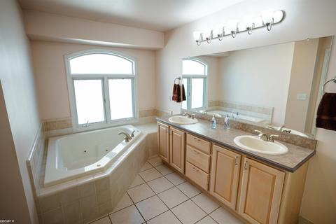 17548 Augusta Dr, Macomb, MI 48042 photo 22