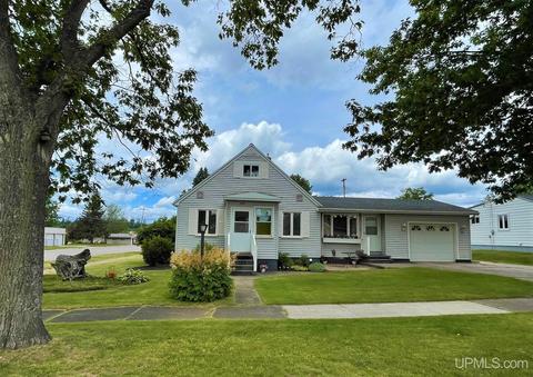 703 Elliott, Ishpeming, MI 49849 photo 3
