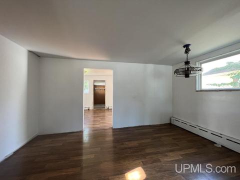 327 E Onota St, Munising, MI 49862 photo 6