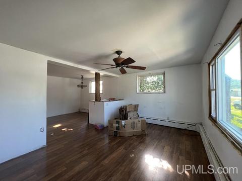 327 E Onota St, Munising, MI 49862 photo 4