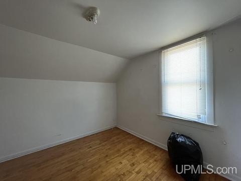 327 E Onota St, Munising, MI 49862 photo 11