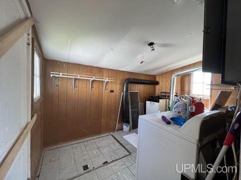327 E Onota St, Munising, MI 49862 photo 8