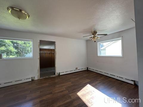 327 E Onota St, Munising, MI 49862 photo 7