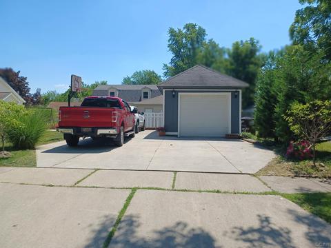 1002 E Hunt, Adrian, MI 49221 photo 3