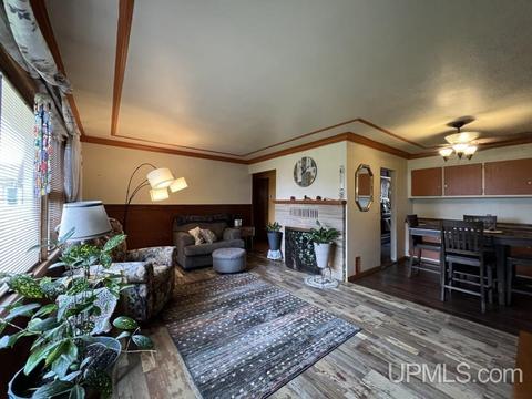 321 E Varnum, Munising, MI 49862 photo 3
