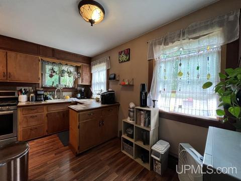 321 E Varnum, Munising, MI 49862 photo 5