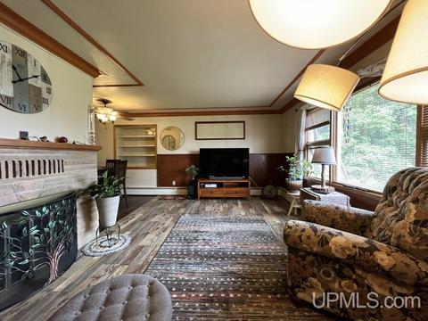 321 E Varnum, Munising, MI 49862 photo 2