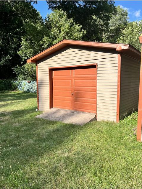 1365 E Downey, Flint, MI 48505 photo 6