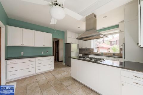 1230 Bishop, Grosse Pointe Park, MI 48230 photo 2