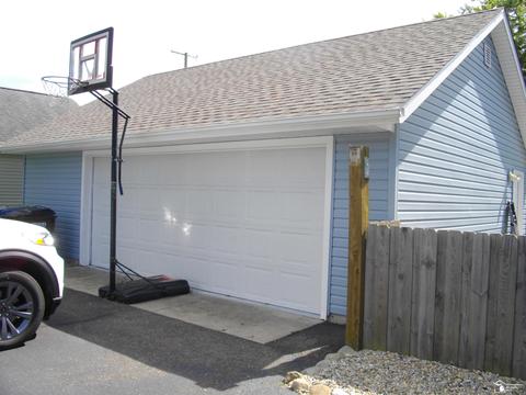 3310 Cloverdale St, Monroe, MI 48162 photo 2