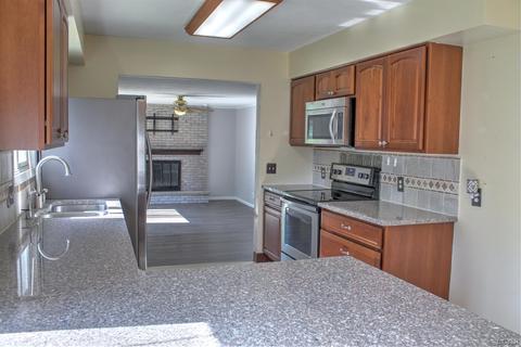 6885 Coachlite Dr, Tecumseh, MI 49286 photo 3