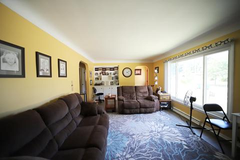 310 Crescent Pl, Flushing, MI 48433 photo 3