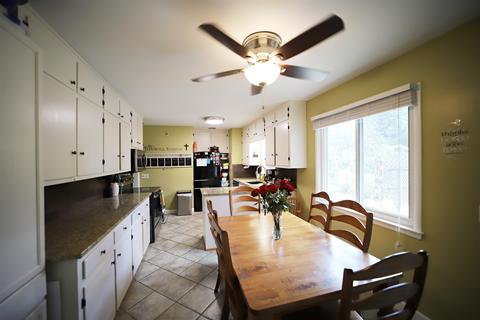 310 Crescent Pl, Flushing, MI 48433 photo 4