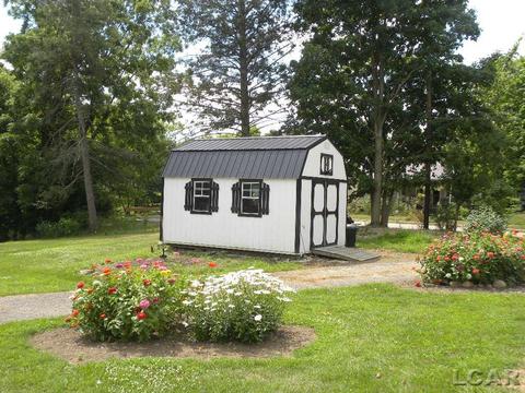 910 Comstock, Adrian, MI 49221 photo 32