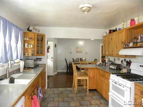 910 Comstock, Adrian, MI 49221 photo 4