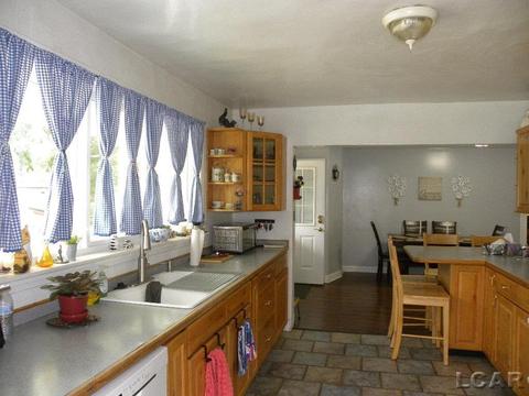 910 Comstock, Adrian, MI 49221 photo 5