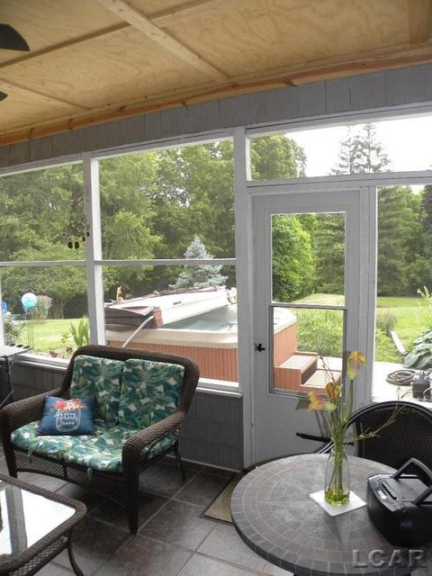 910 Comstock, Adrian, MI 49221 photo 27