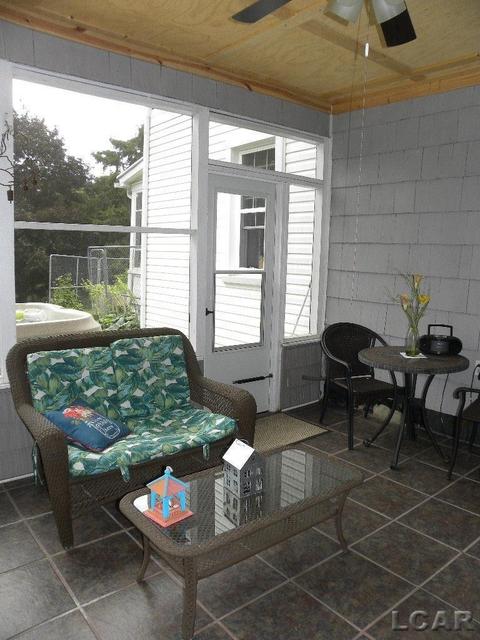 910 Comstock, Adrian, MI 49221 photo 29