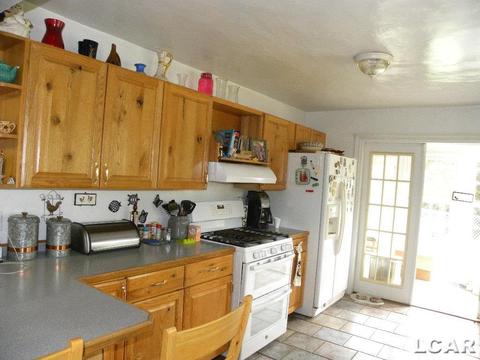 910 Comstock, Adrian, MI 49221 photo 6
