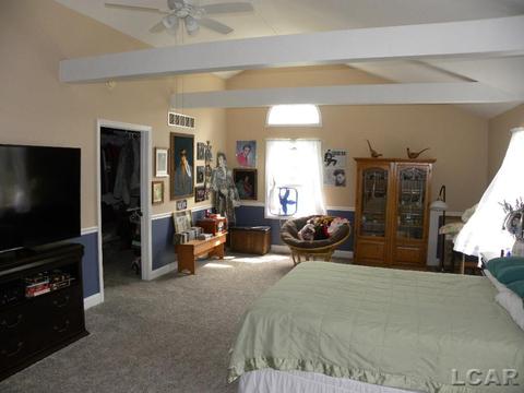 910 Comstock, Adrian, MI 49221 photo 19