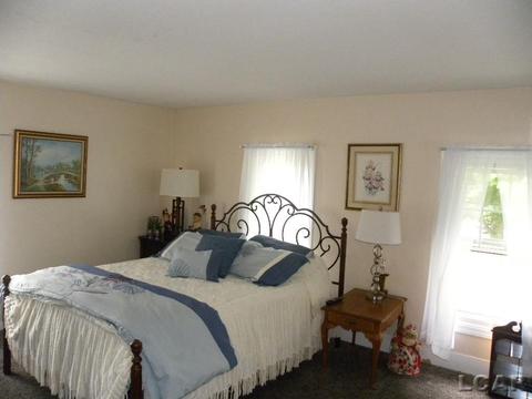 910 Comstock, Adrian, MI 49221 photo 23