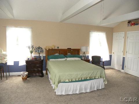 910 Comstock, Adrian, MI 49221 photo 18