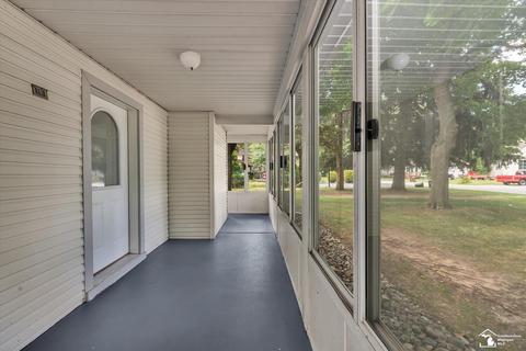 1559 Hendricks, Monroe, MI 48162 photo 3