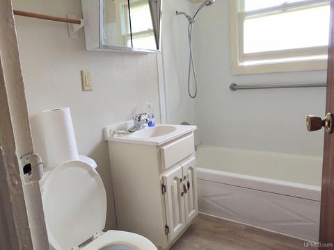 17 N 4th St, L'anse, MI 49946 photo 9