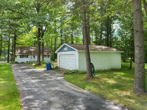 3798 Four Seasons Dr, Gladwin, MI 48624 photo 2