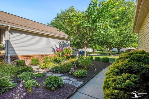 1617 Spruce Ct, Temperance, MI 48182 photo 5