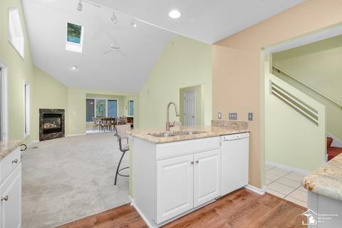 1617 Spruce Ct, Temperance, MI 48182 photo 10