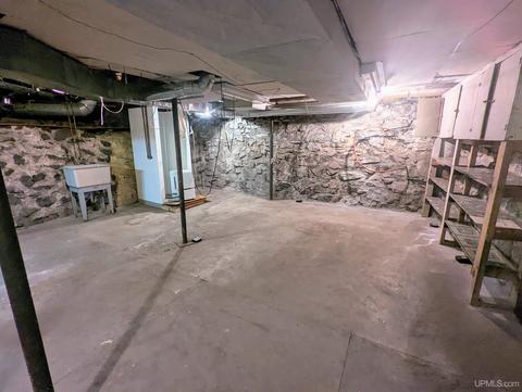 657 S Pne, Ishpeming, MI 49849 photo 31
