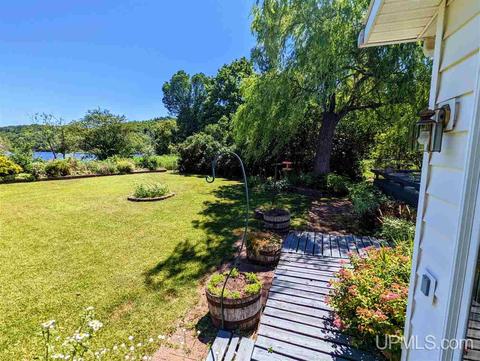 657 S Pne, Ishpeming, MI 49849 photo 5