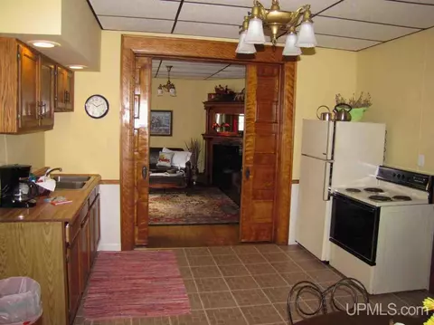 504 S 7th, Escanaba, MI 49829 photo 6