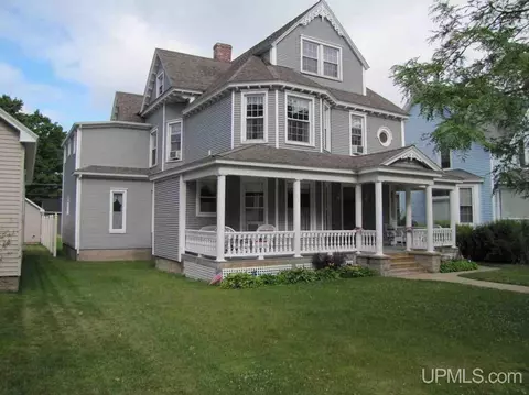 504 S 7th, Escanaba, MI 49829 photo 1