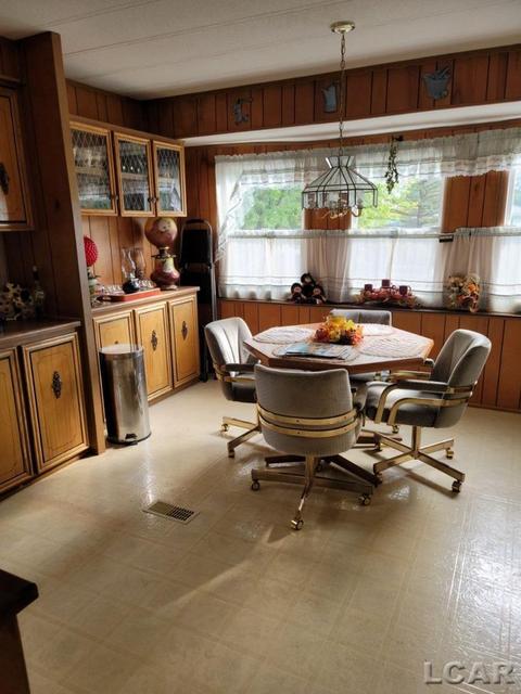 1094 Davis St, Adrian, MI 49221 photo 5