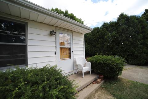 1019 Mildred St, Flushing, MI 48433 photo 2