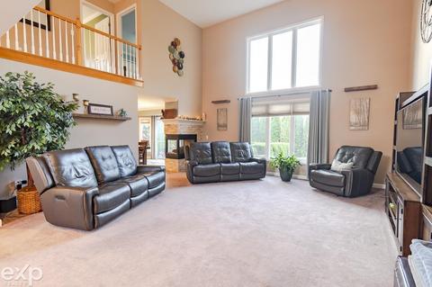 17067 Sutton Place Dr, Macomb, MI 48042 photo 9