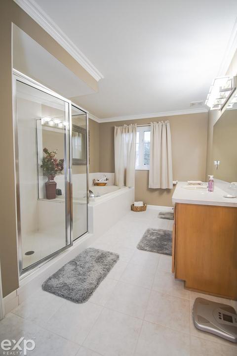 17067 Sutton Place Dr, Macomb, MI 48042 photo 21