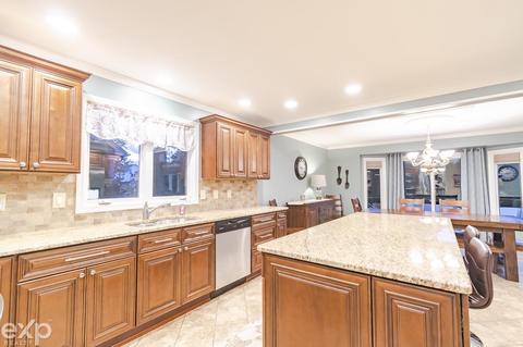 17067 Sutton Place Dr, Macomb, MI 48042 photo 15