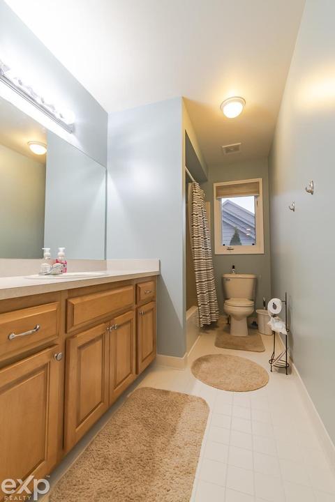 17067 Sutton Place Dr, Macomb, MI 48042 photo 31