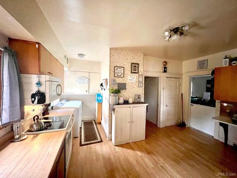 314 W Superior St, Munising, MI 49862 photo 10