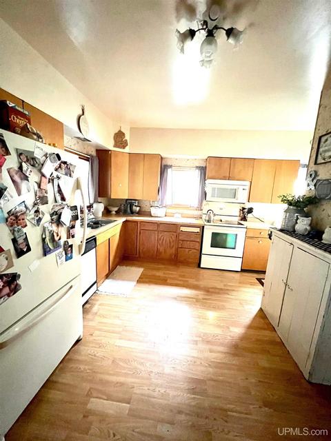 314 W Superior St, Munising, MI 49862 photo 11