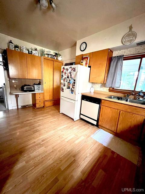 314 W Superior St, Munising, MI 49862 photo 13