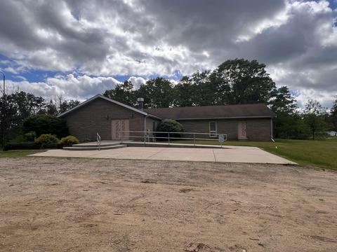 2246 E Cranberry Lk, Harrison, MI 48625