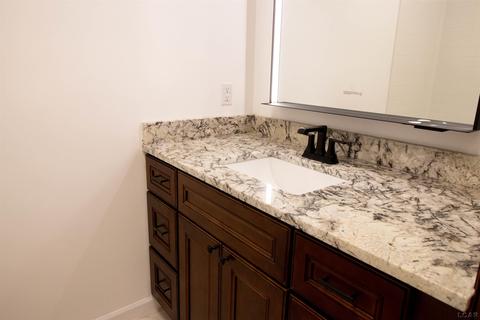 2121 Carleton, Adrian, MI 49221 photo 36
