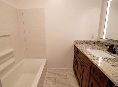 2121 Carleton, Adrian, MI 49221 photo 37